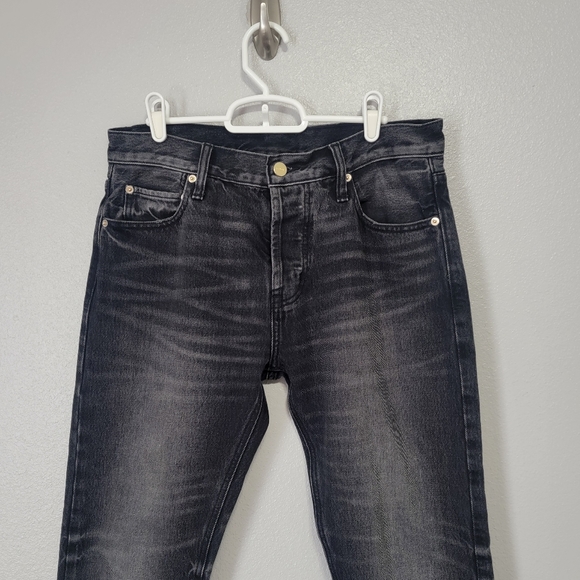 FEAR OF GOD ESSENTIALS mens Tapered Jeans in grey charcoal - Picture 4 of 10